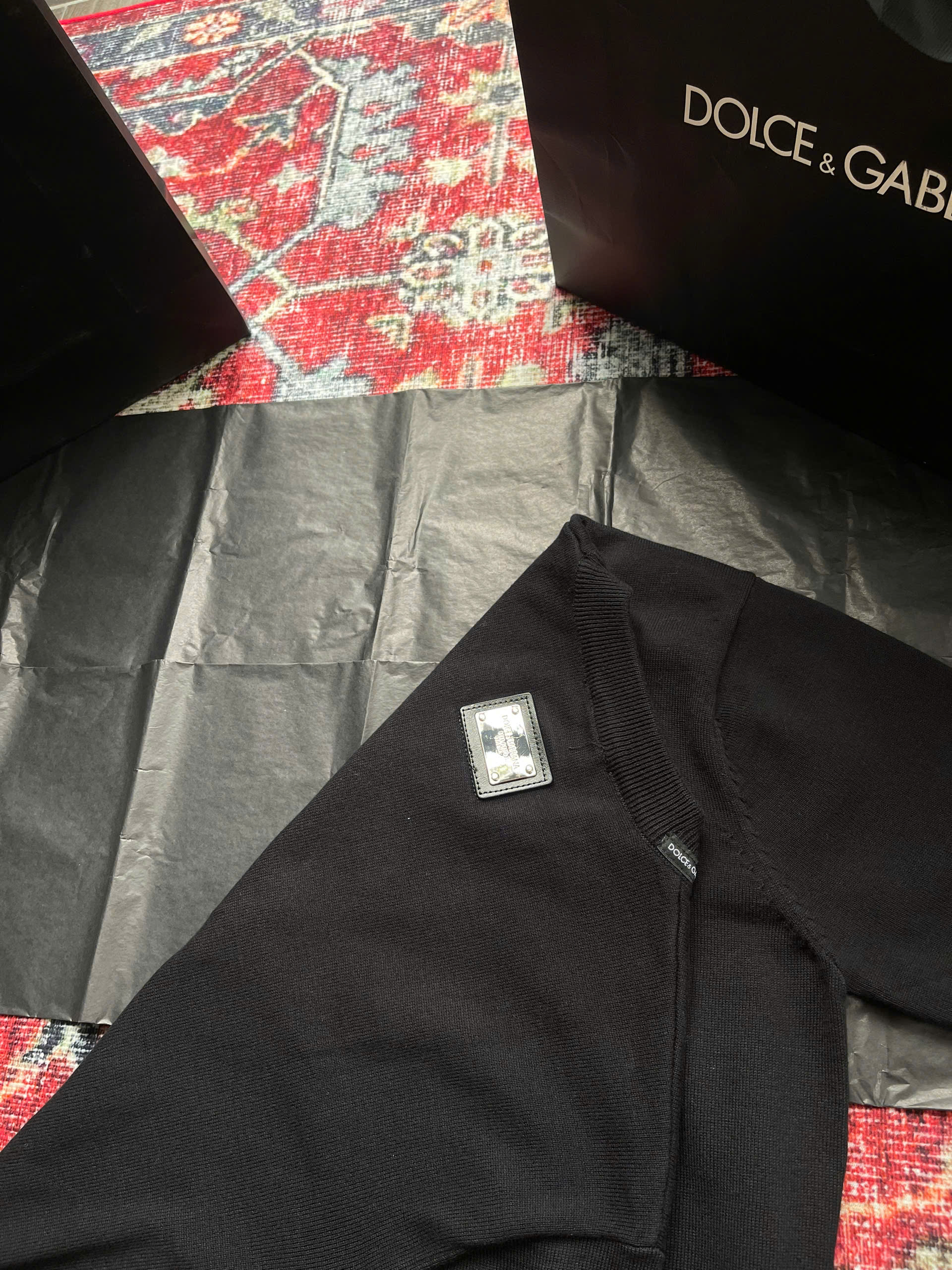 Áo phông T-shirt len Dolce Gabbana DG Đen logo chữ Trắng thêu nổi ngực Like Auth on web NV